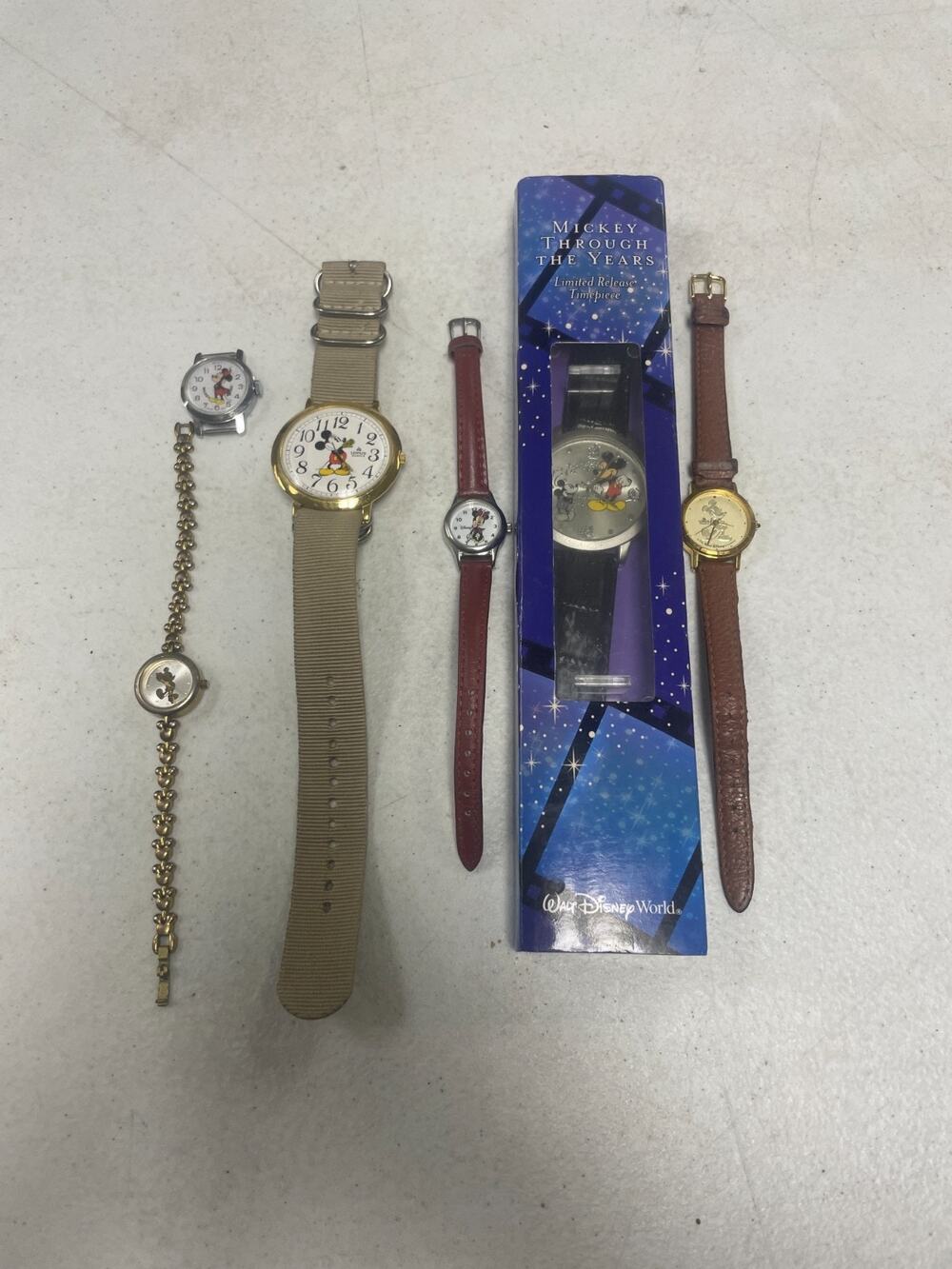 Lot of 6 Vintage Disney Mickey Mouse & Minnie Watches Lorus Bradley